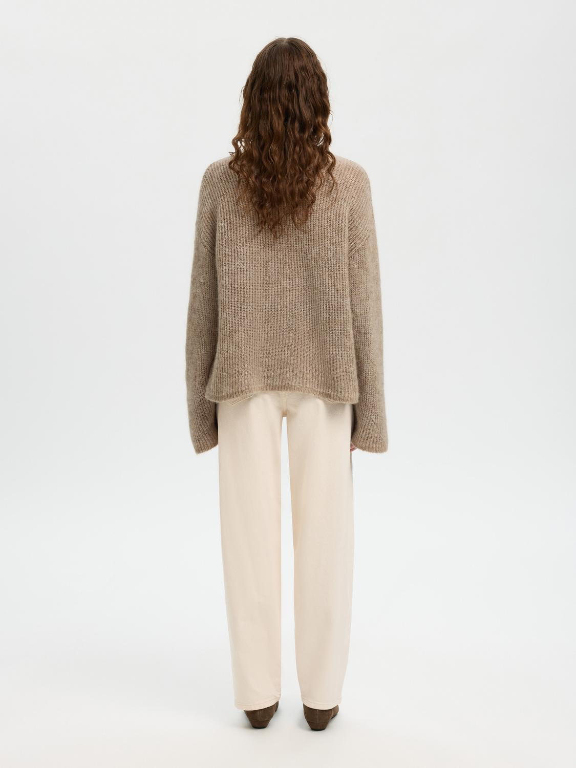 model_shot-back